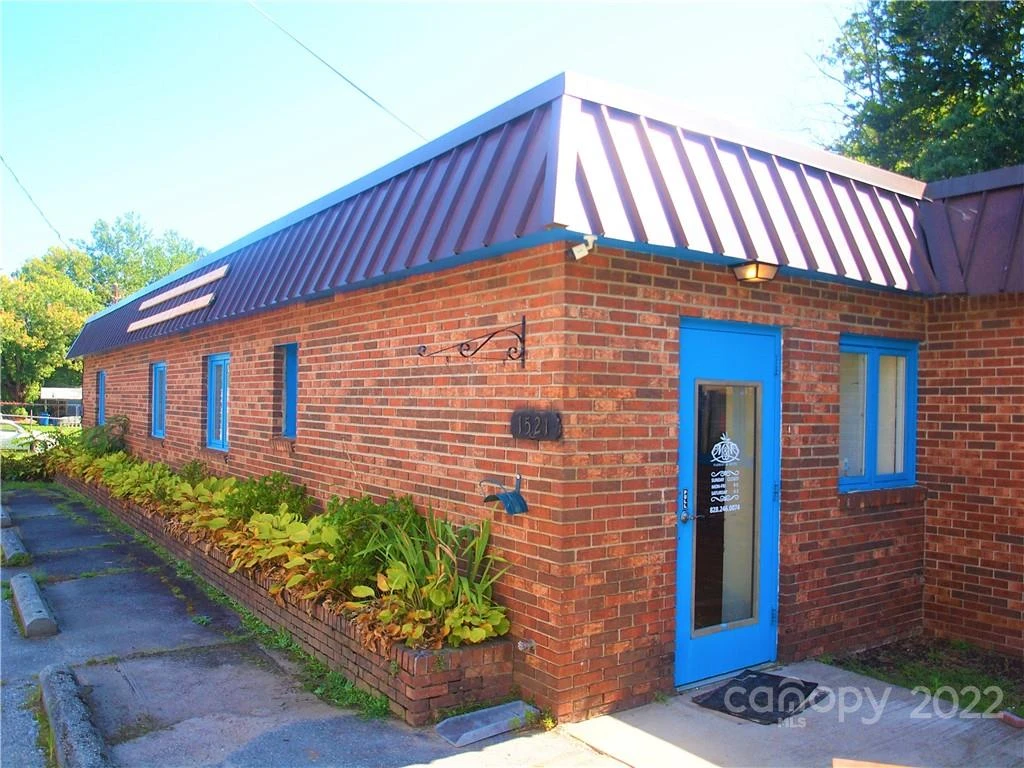 1521 Sulphur Springs Road