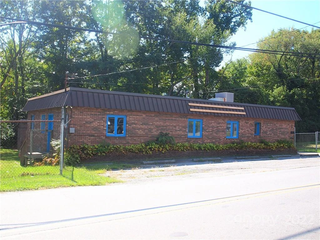 1521 Sulphur Springs Road - Photo 2