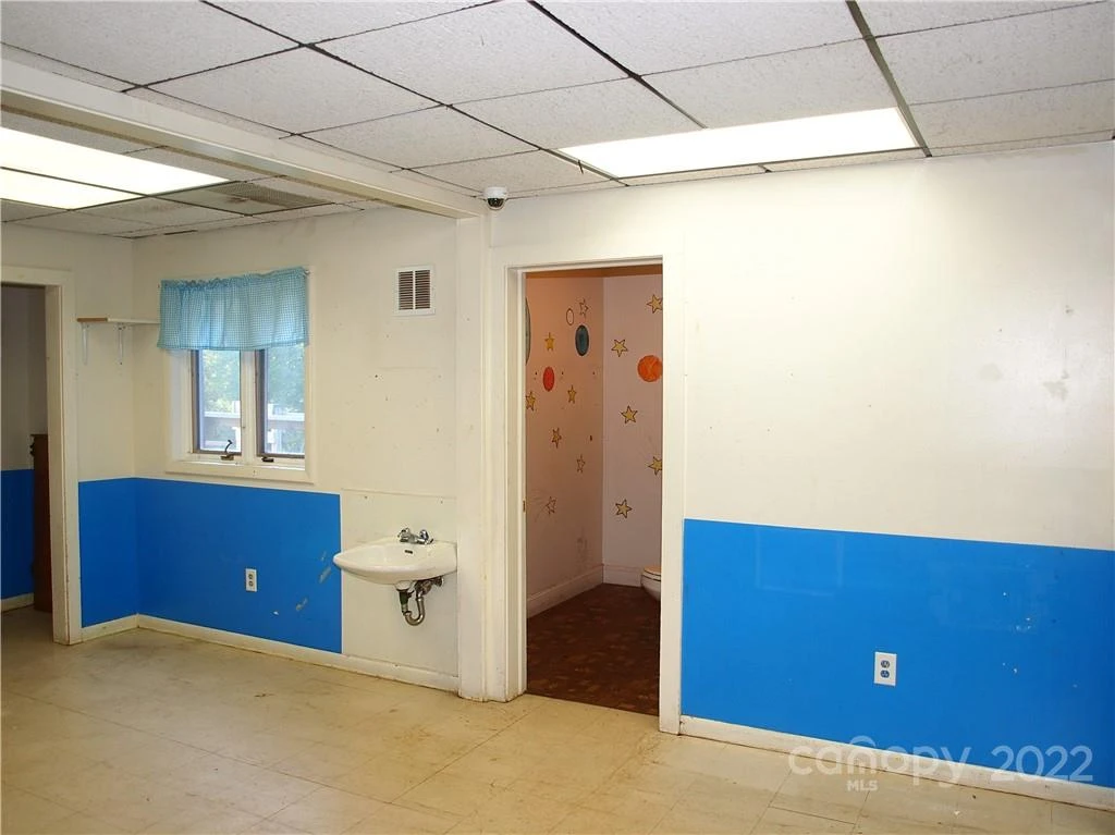 1521 Sulphur Springs Road - Photo 16