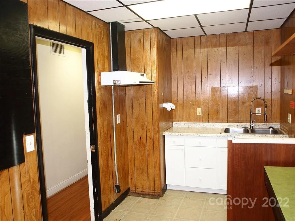 1521 Sulphur Springs Road - Photo 18
