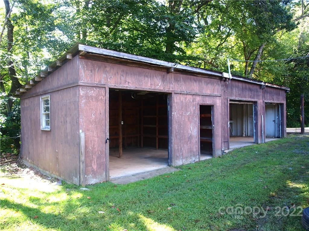 1521 Sulphur Springs Road - Photo 29