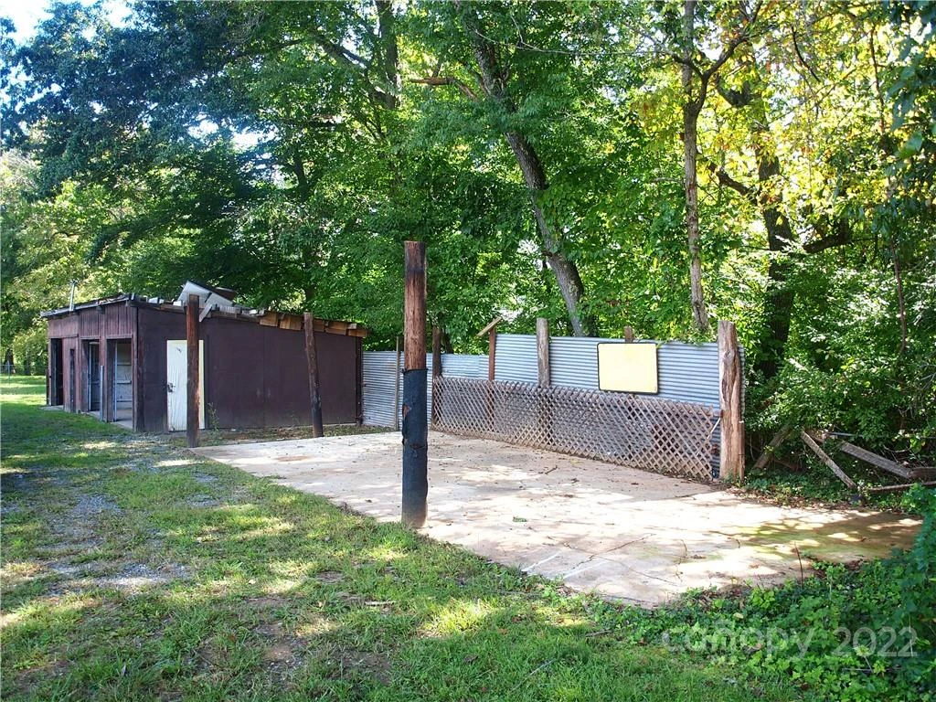 1521 Sulphur Springs Road - Photo 31