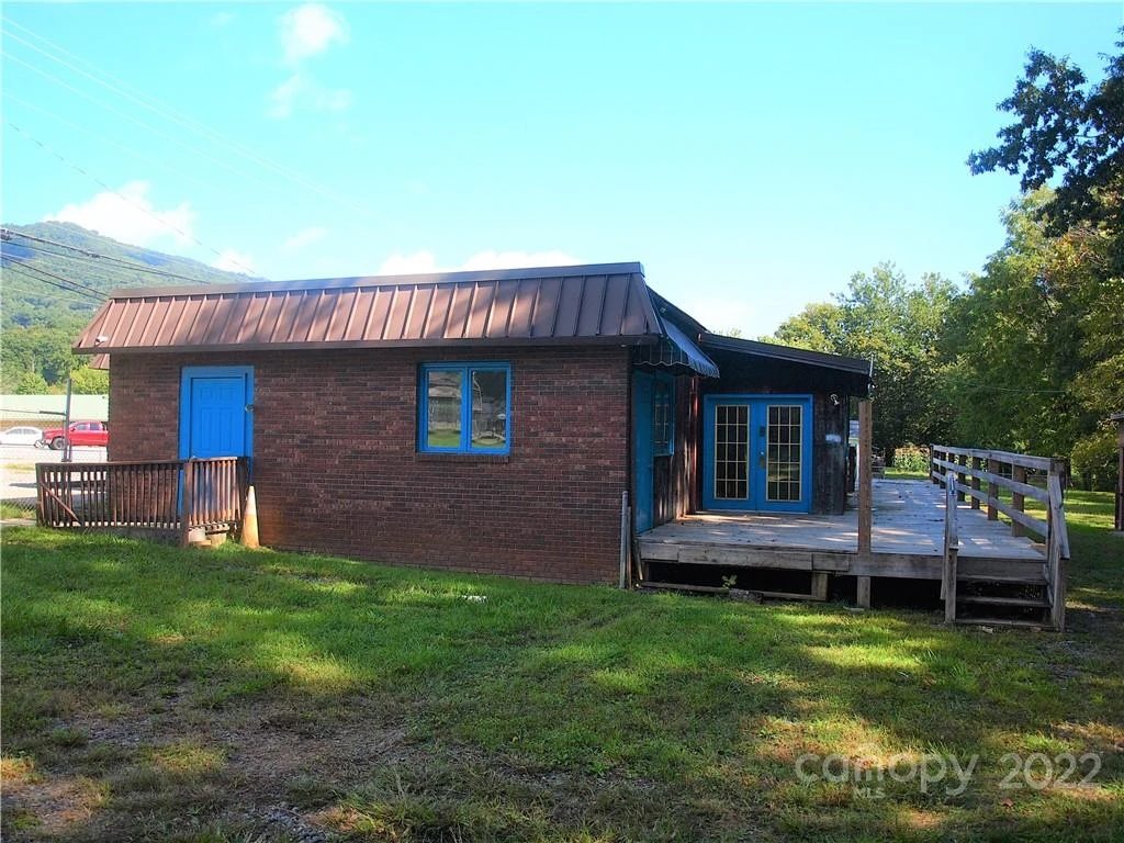 1521 Sulphur Springs Road - Photo 33