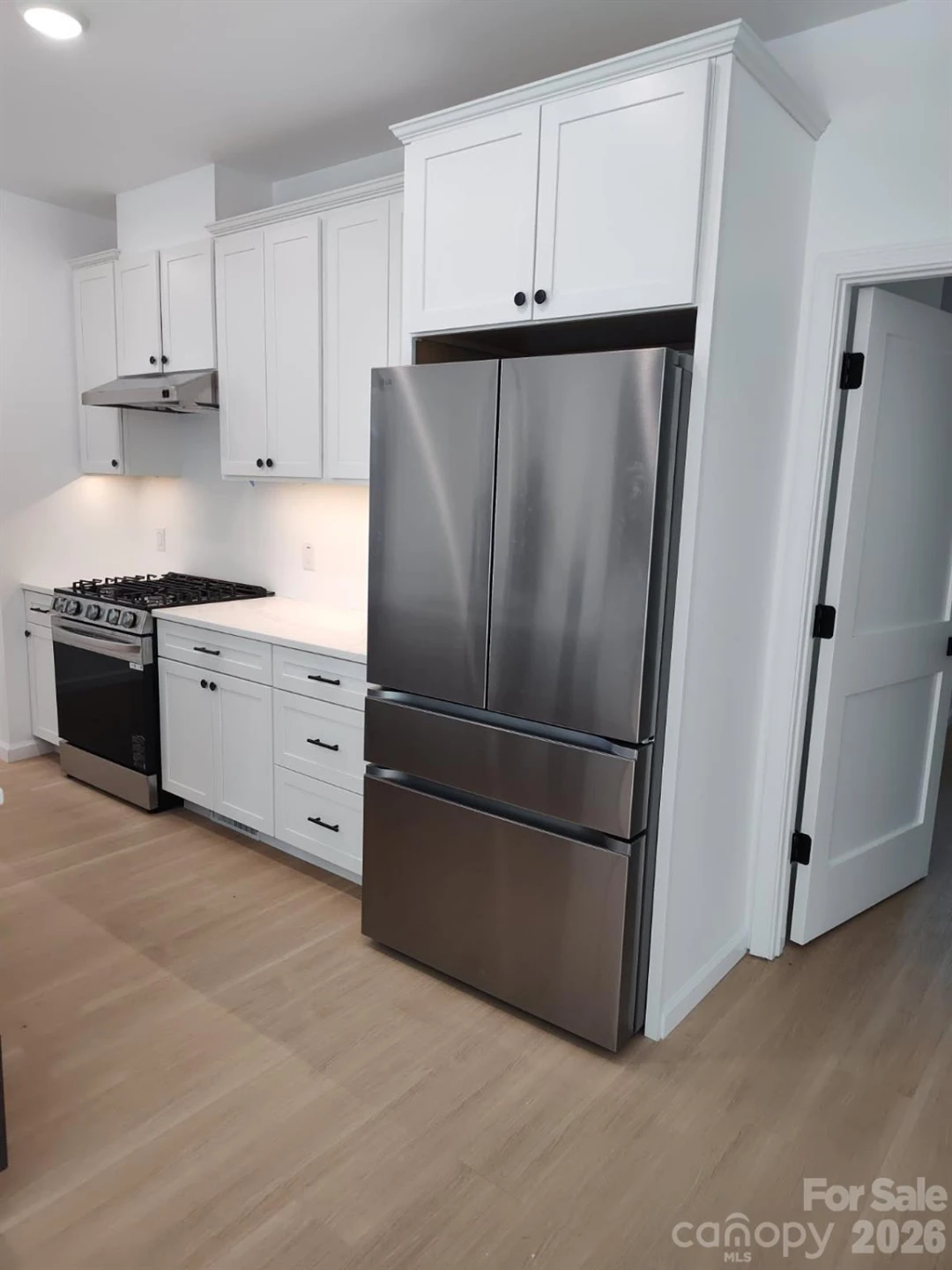 654 Hollybrook Drive - Photo 6