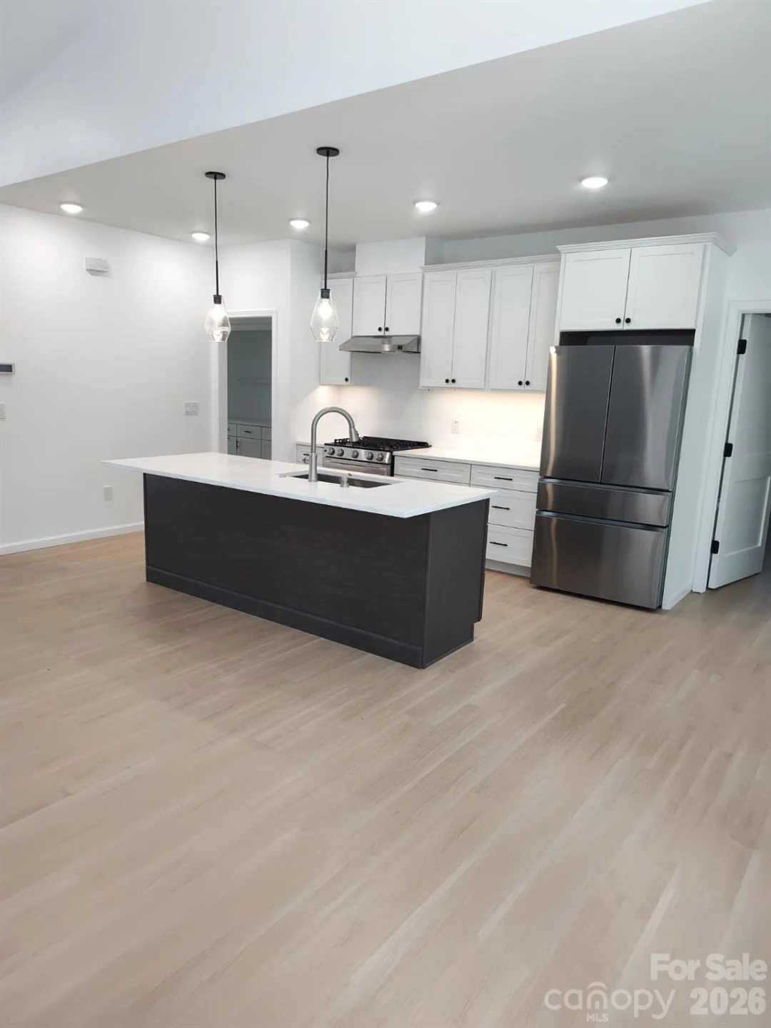 654 Hollybrook Drive - Photo 5