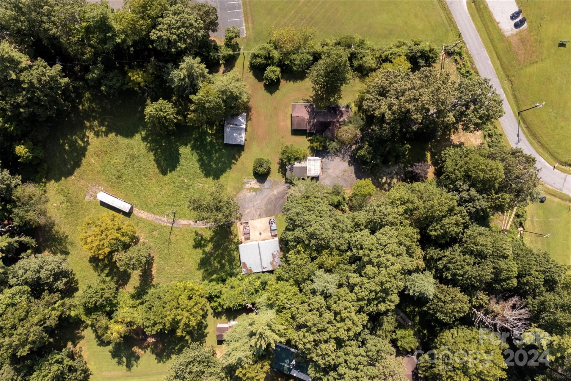 1925 Windsor Drive - Photo 5