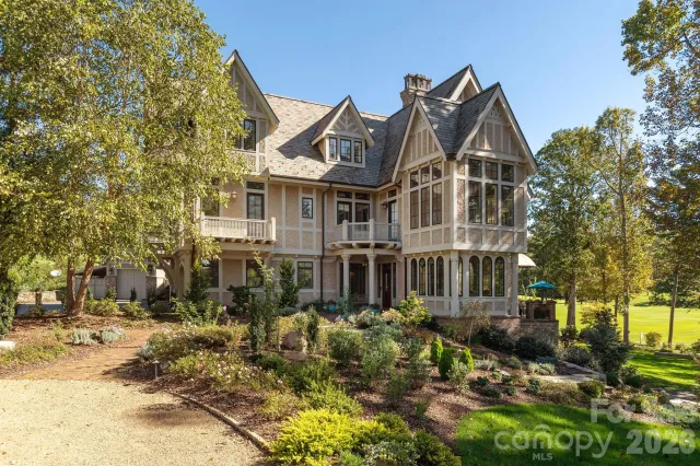 8 Fairway Place