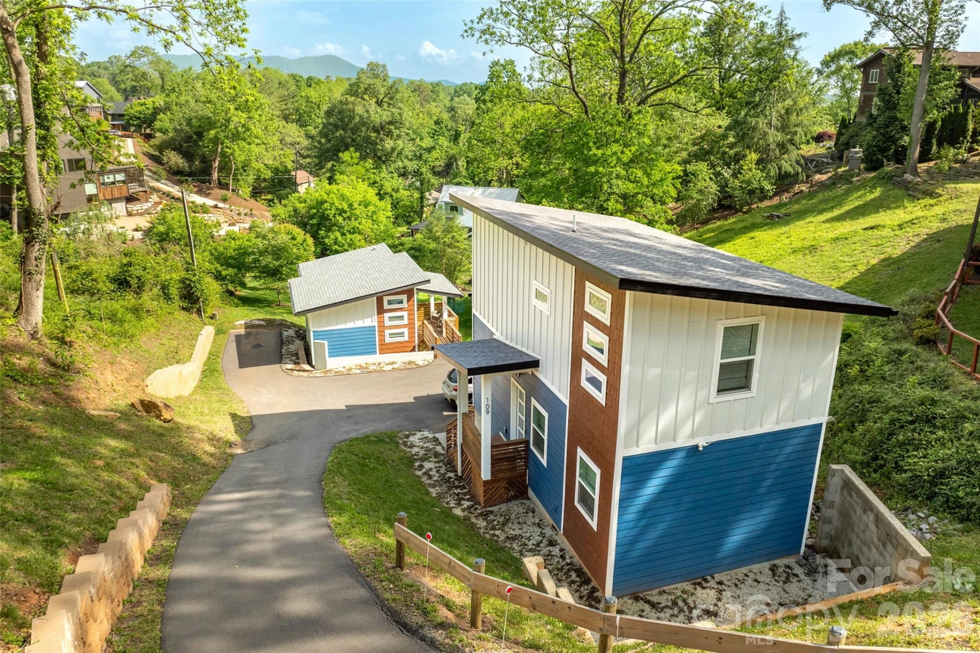 109 Thurland Avenue - Photo 2