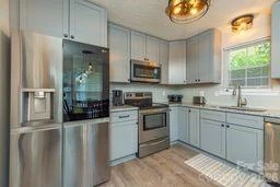 1303 Hyde Park Drive - Photo 2