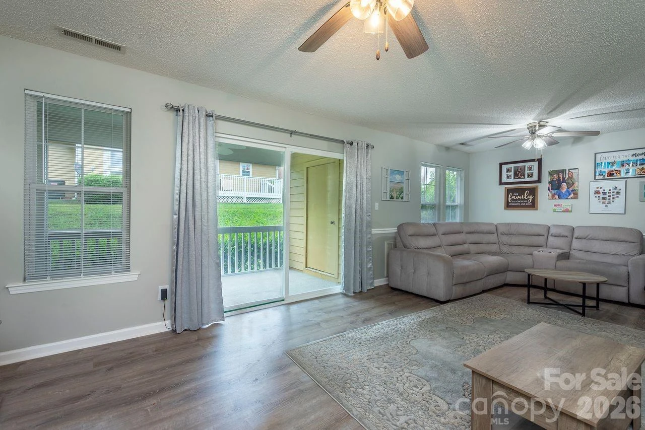 1303 Hyde Park Drive - Photo 8
