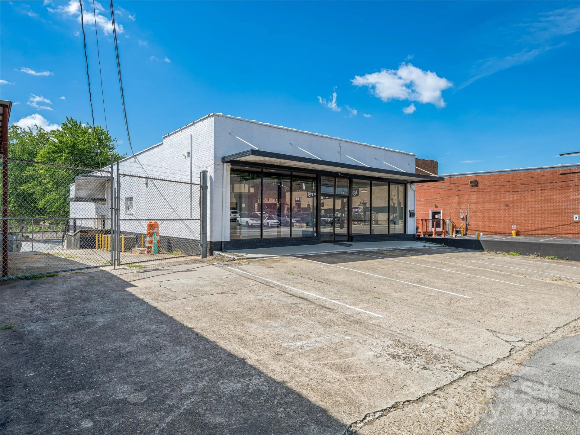 105 W Henderson Street - Photo 2