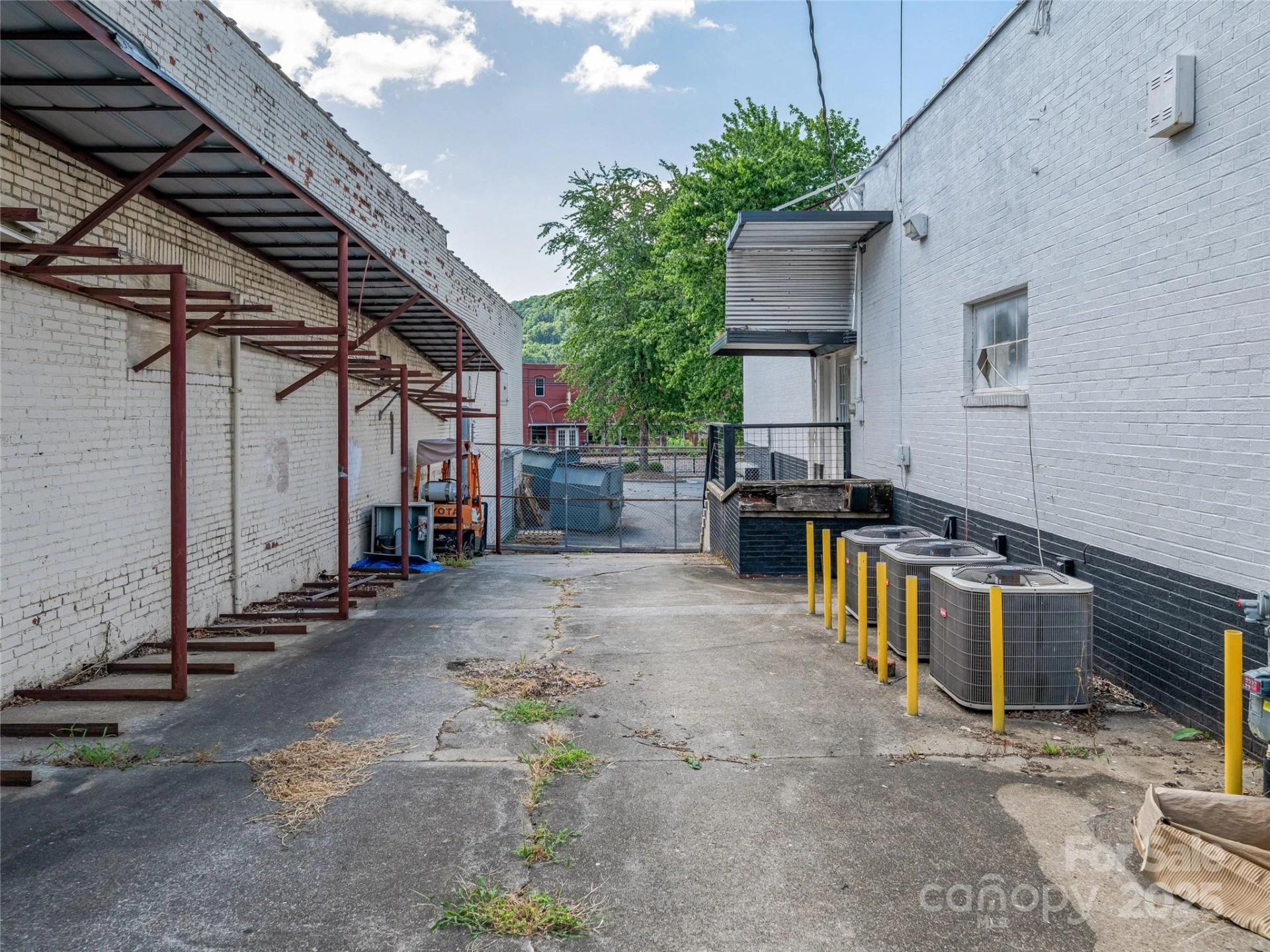 105 W Henderson Street - Photo 23