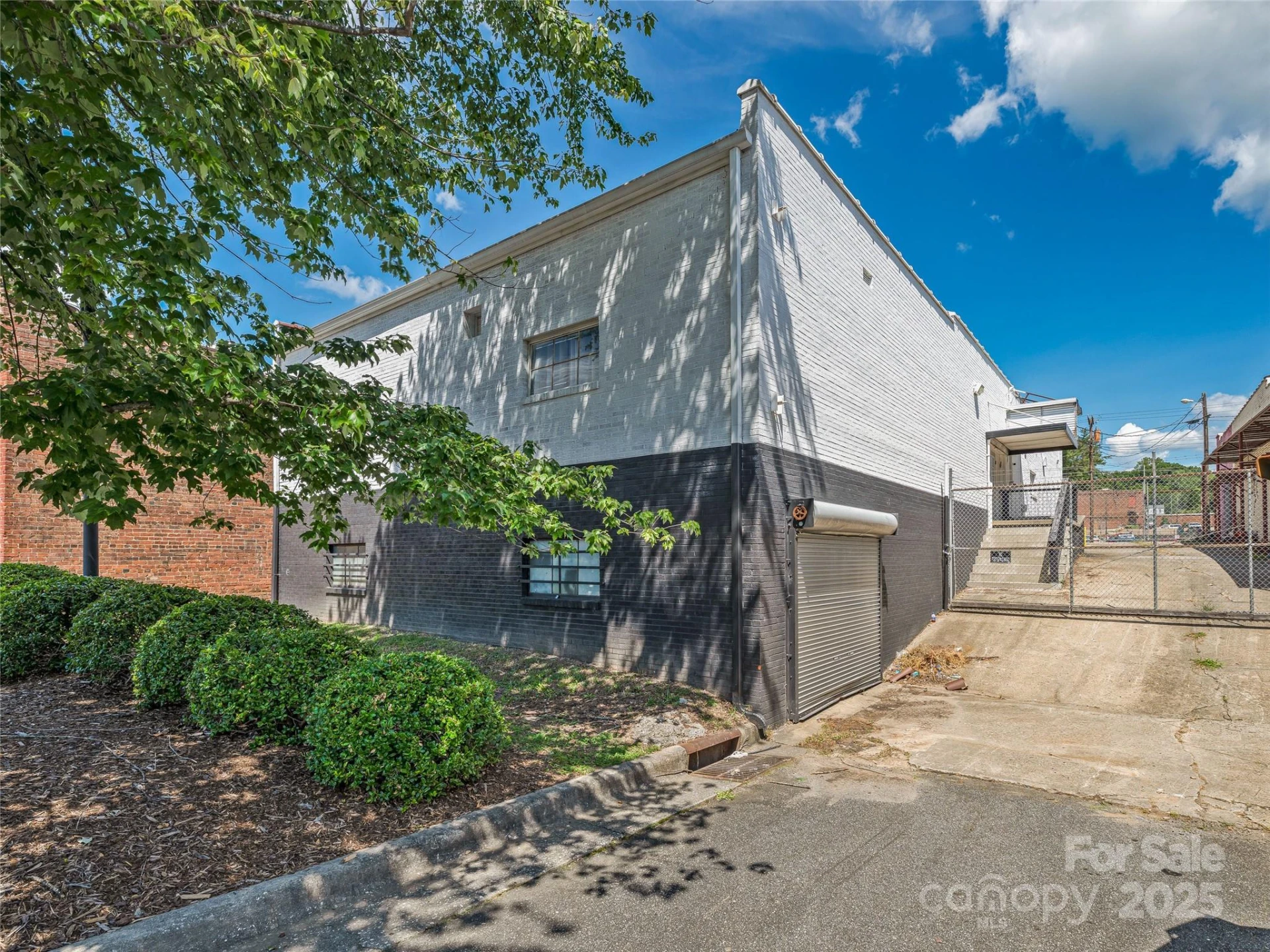 105 W Henderson Street - Photo 26