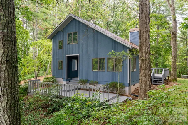 427 Shadowwood Drive