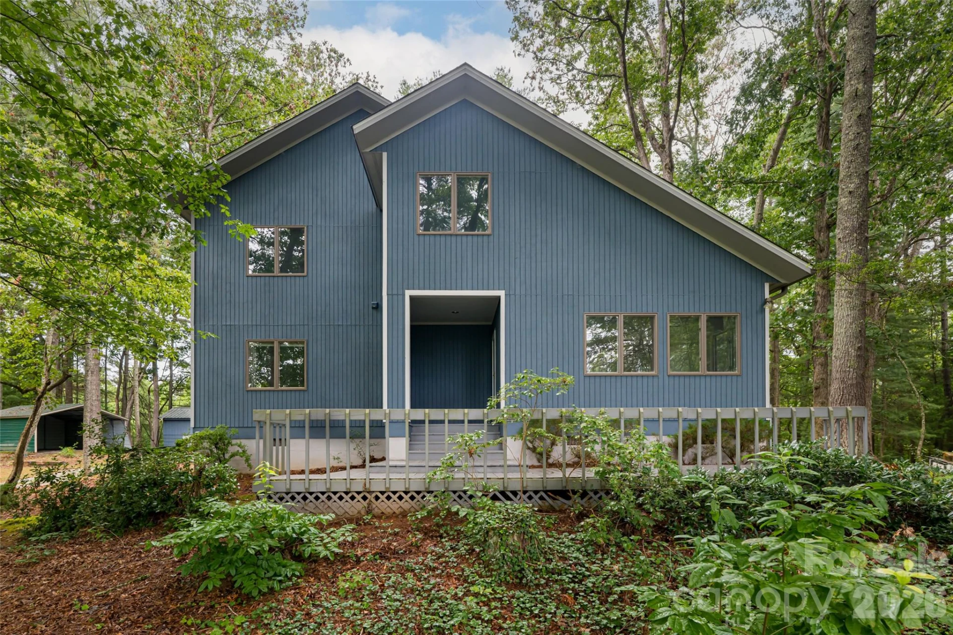 427 Shadowwood Drive - Photo 2