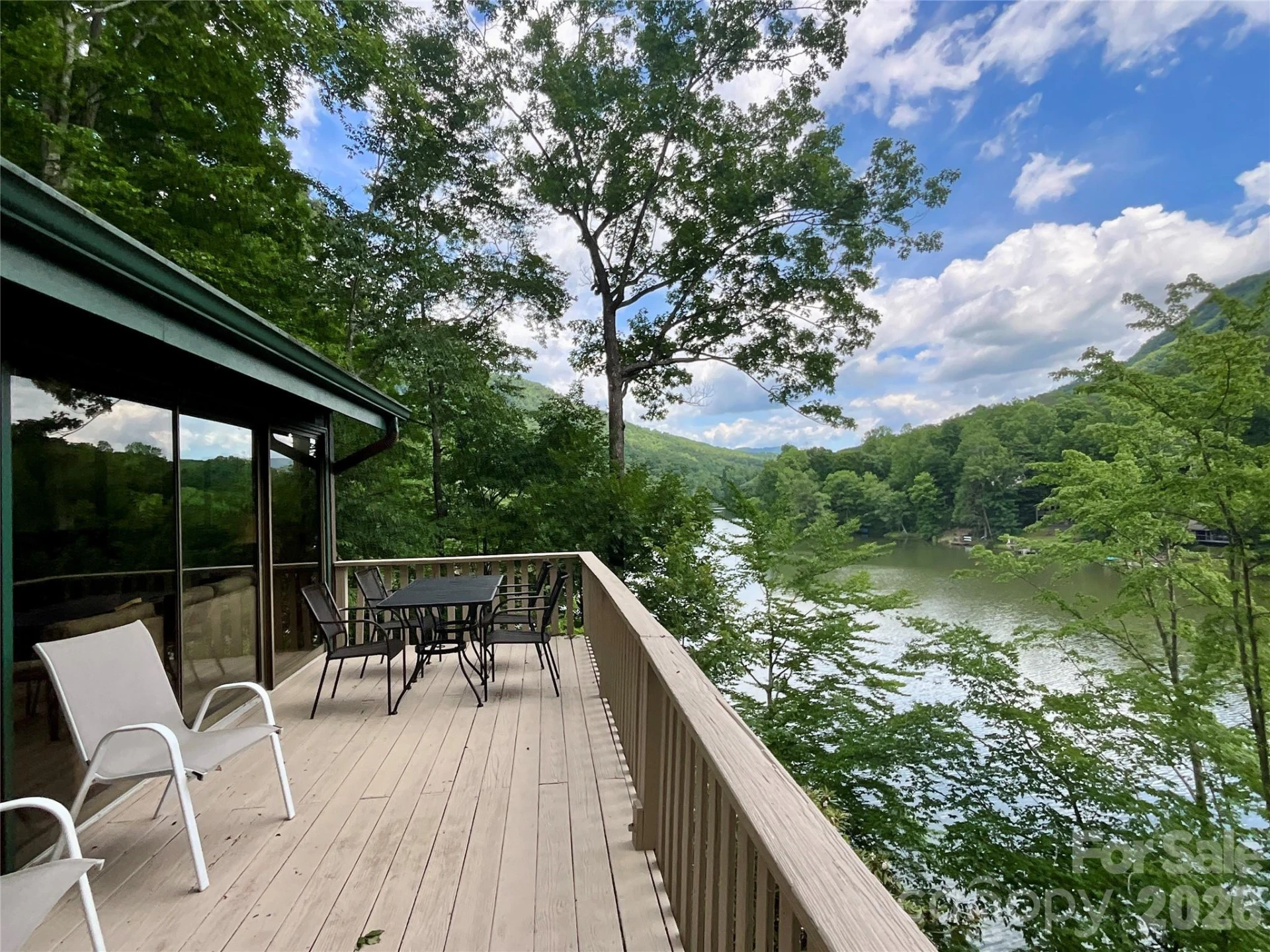 222 West Lake Drive N - Photo 2