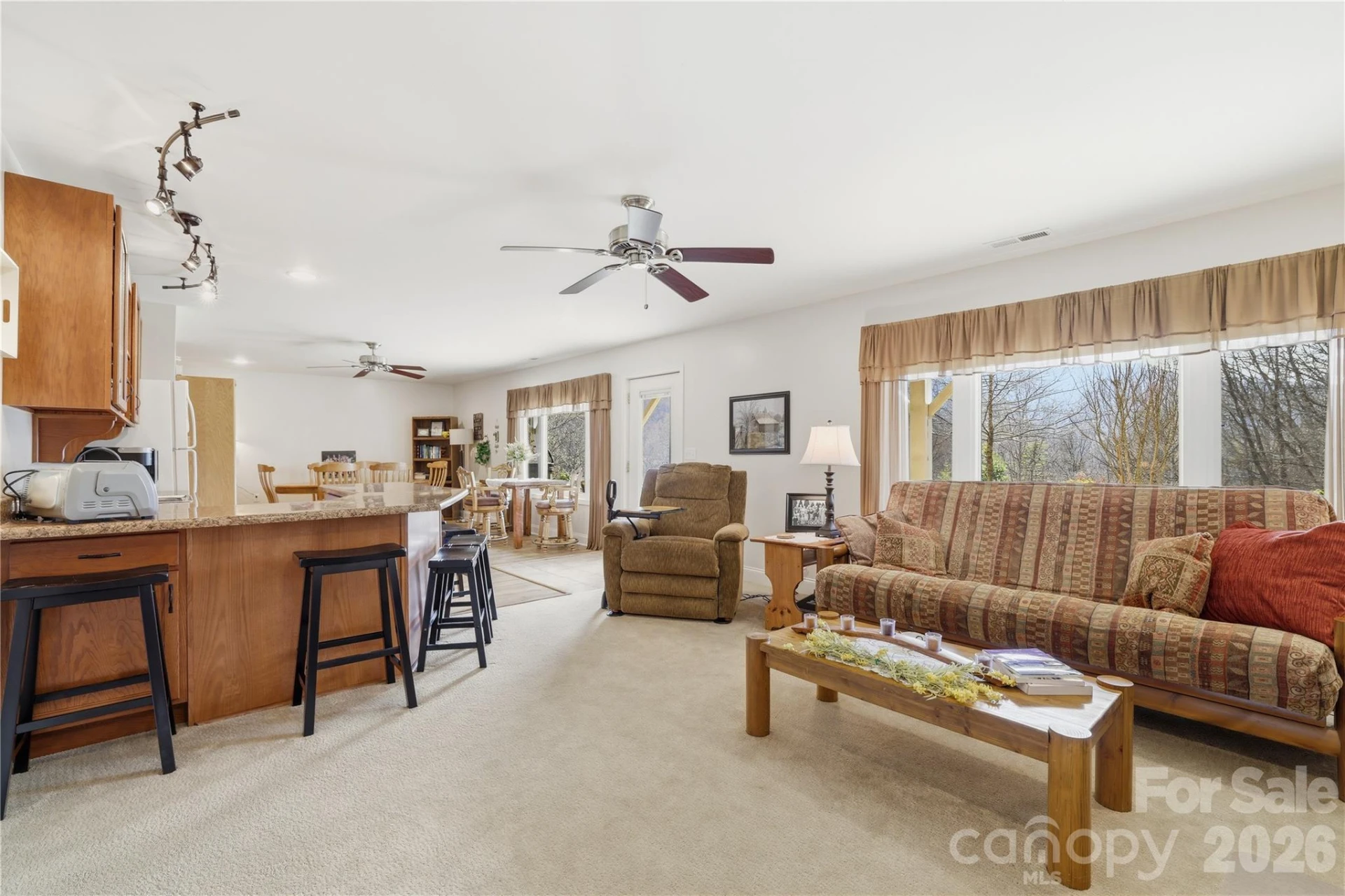 140 Debbie Loop - Photo 32