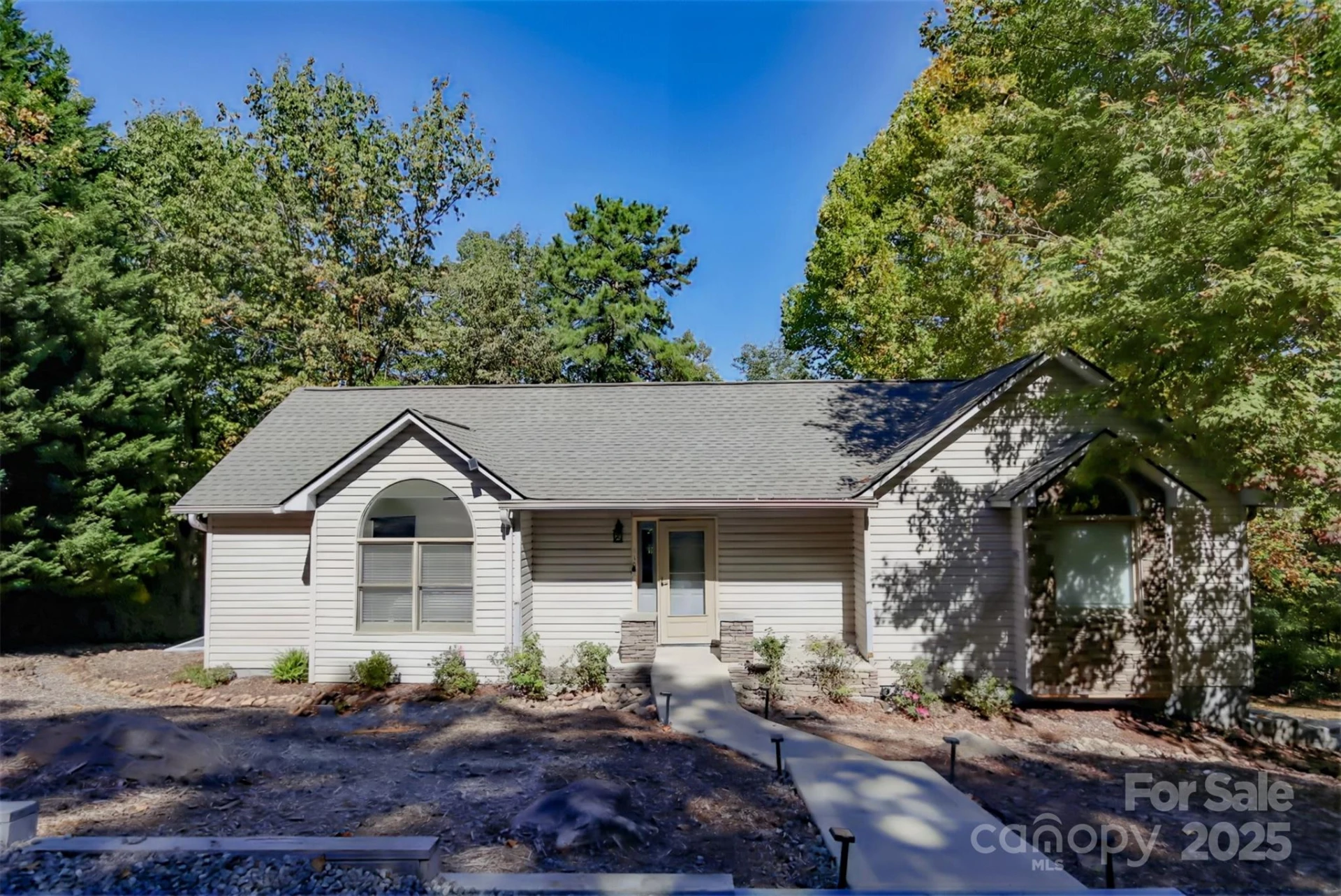 110 Lakewood Drive - Photo 2