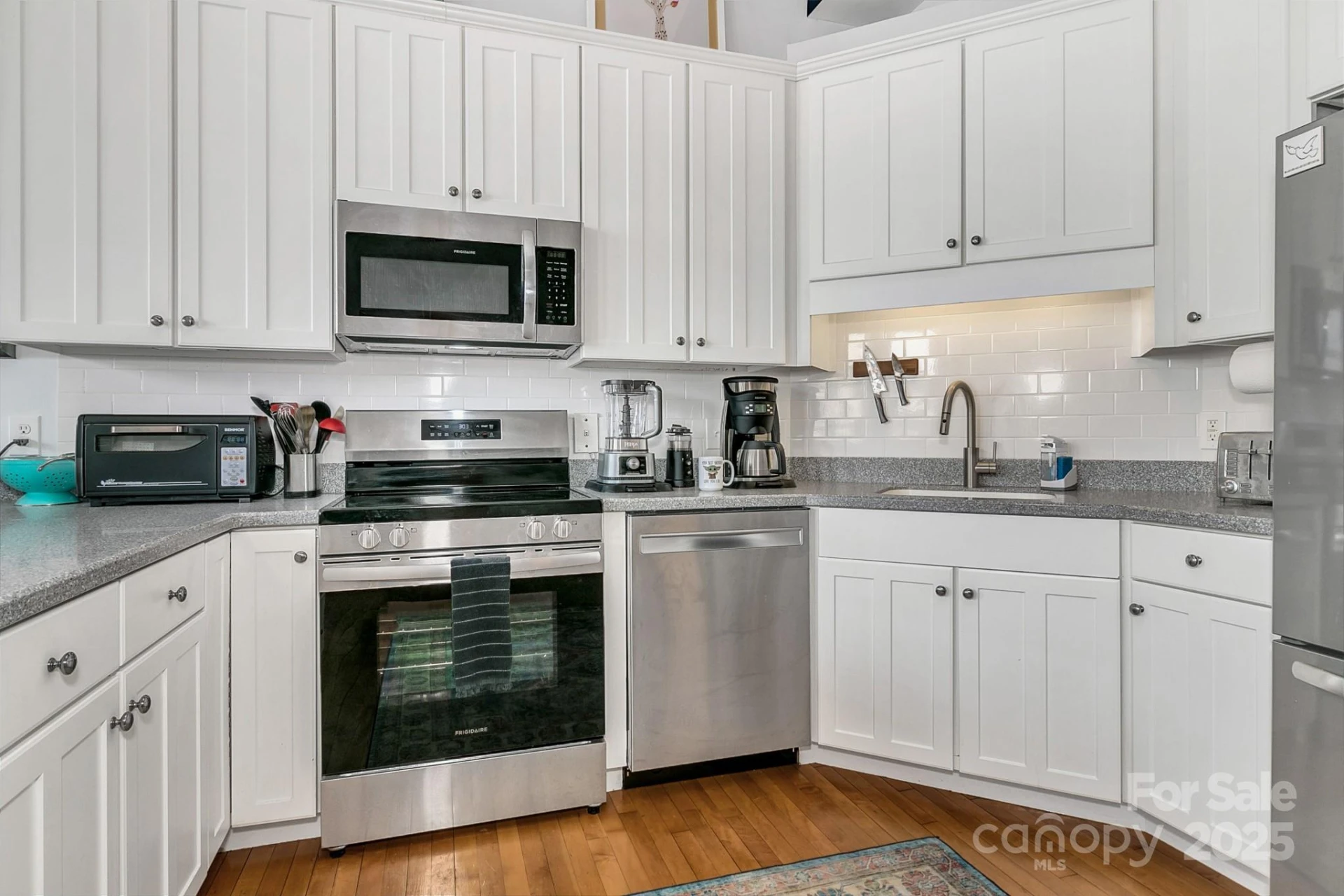 59 College Street #402 - Photo 8