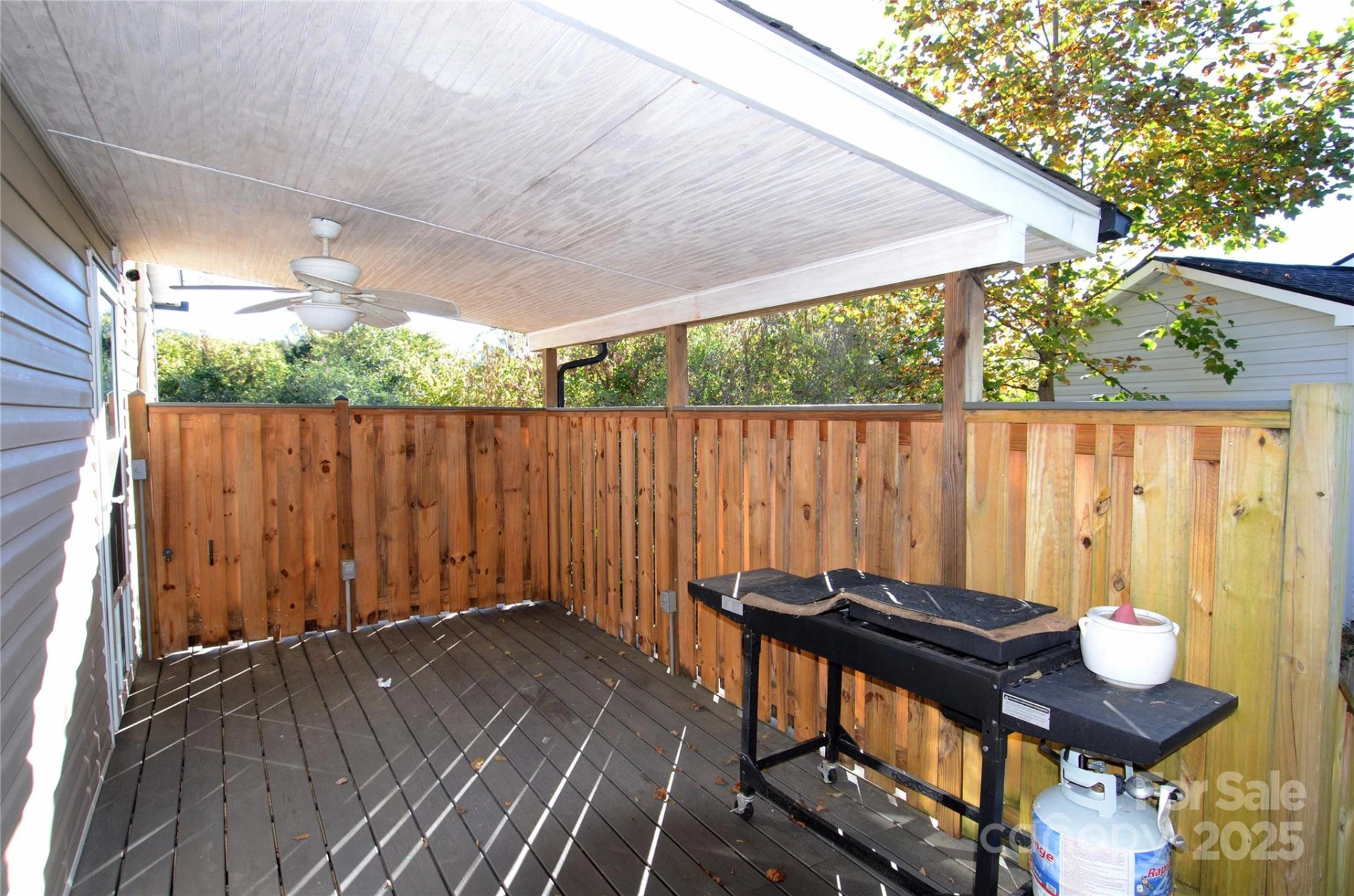 231 Stroud Street - Photo 2