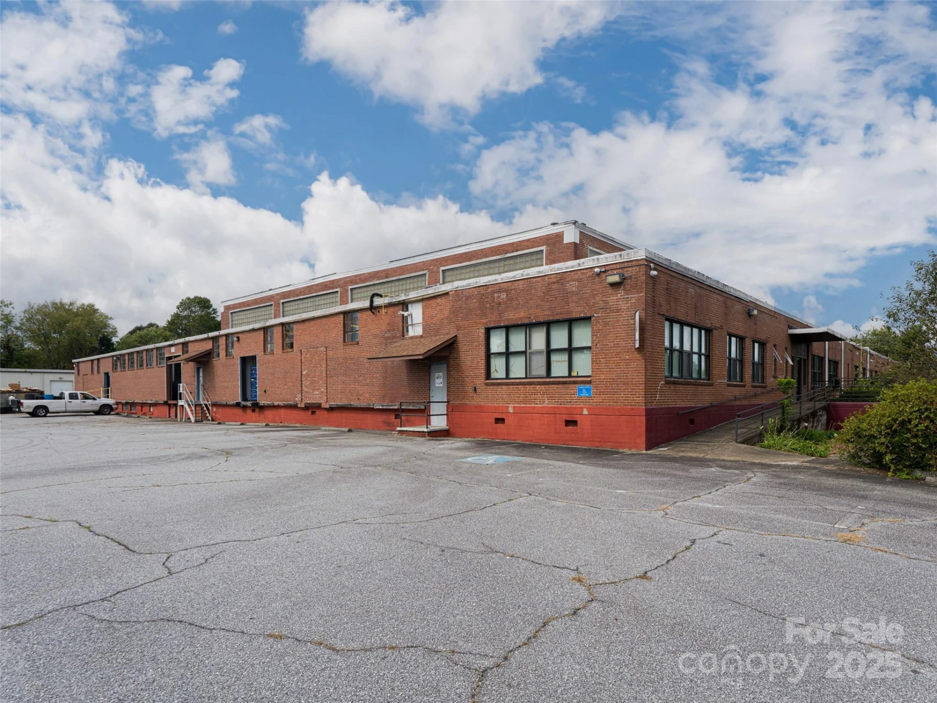 701 Oriole Drive - Photo 2