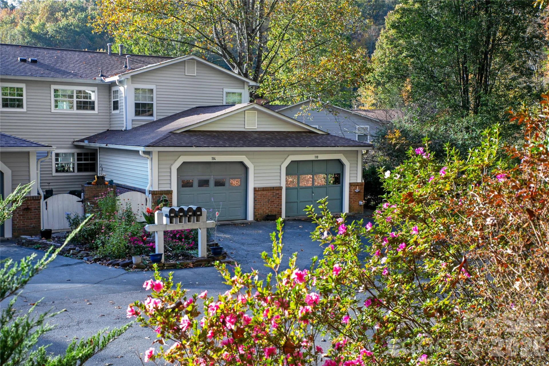 110 Lakeview Court