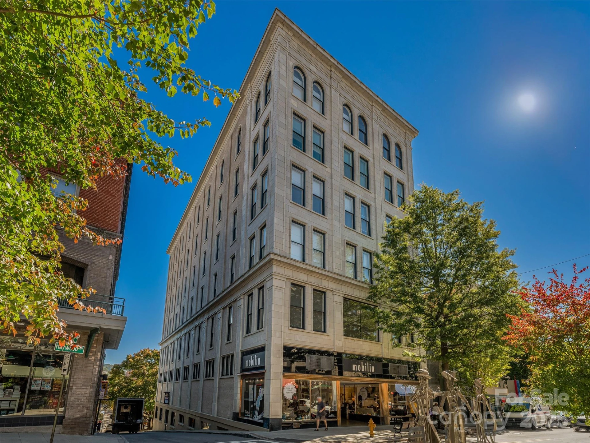 84 W Walnut Street #303