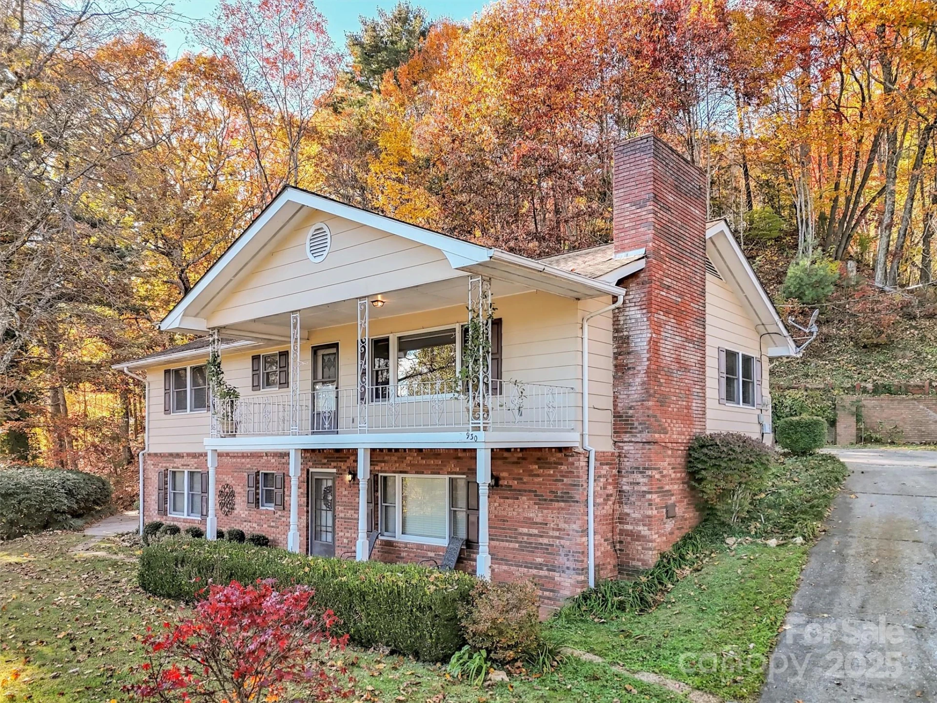930 Scenic Circle