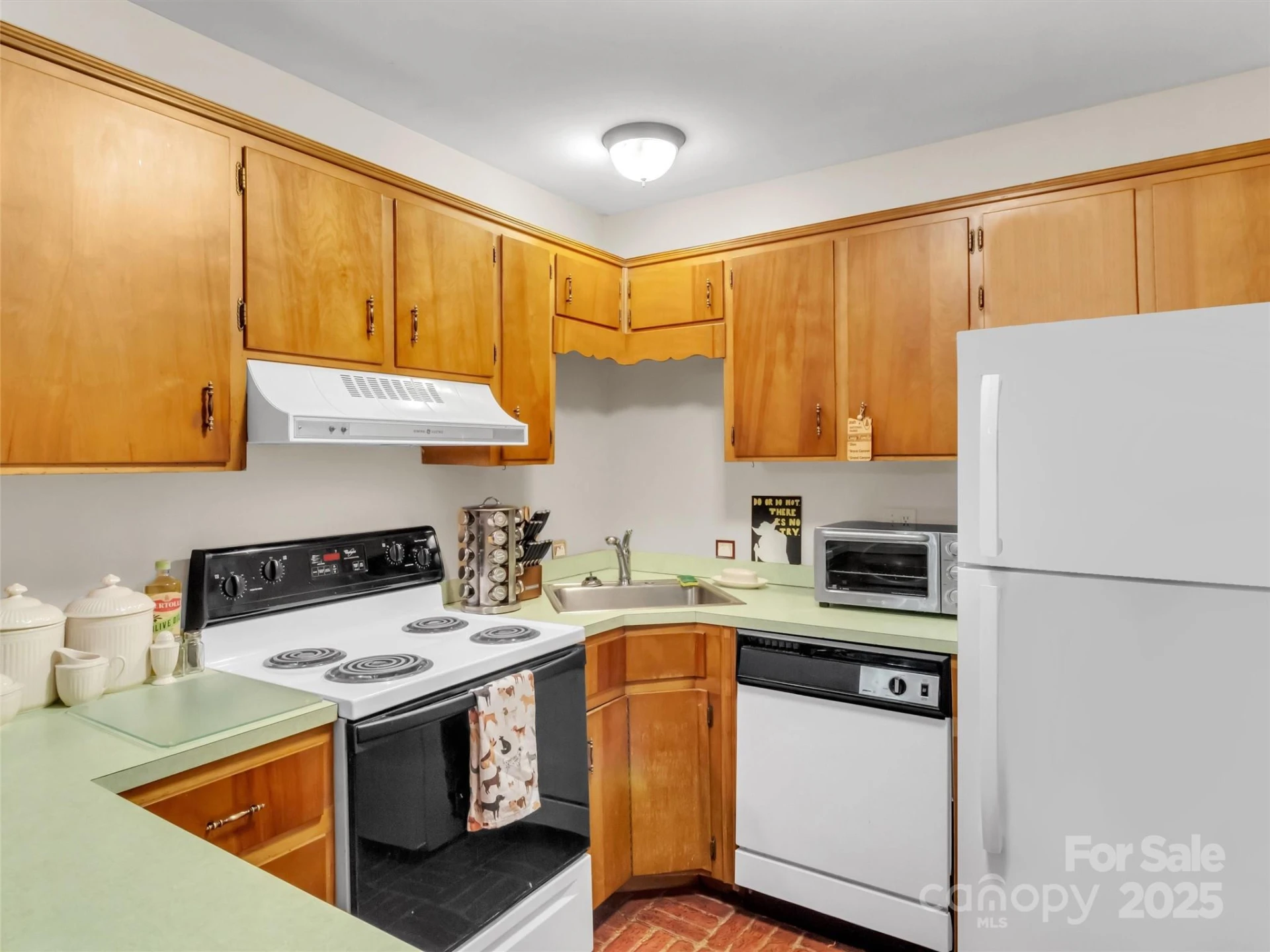 930 Scenic Circle - Photo 34
