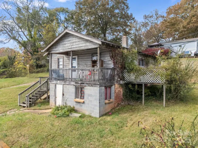 27 Lamb Avenue