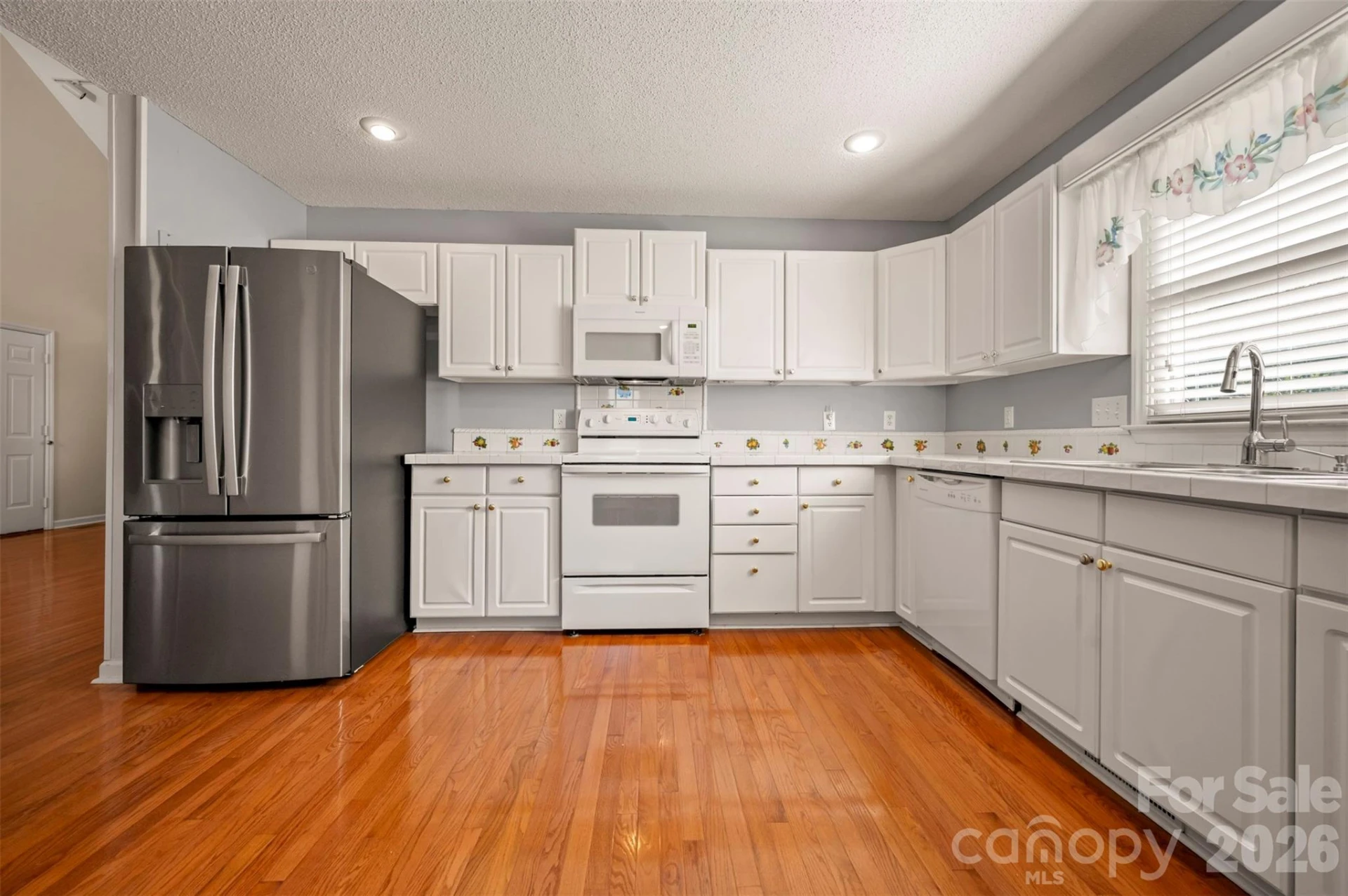 506 Pleasant Street - Photo 9