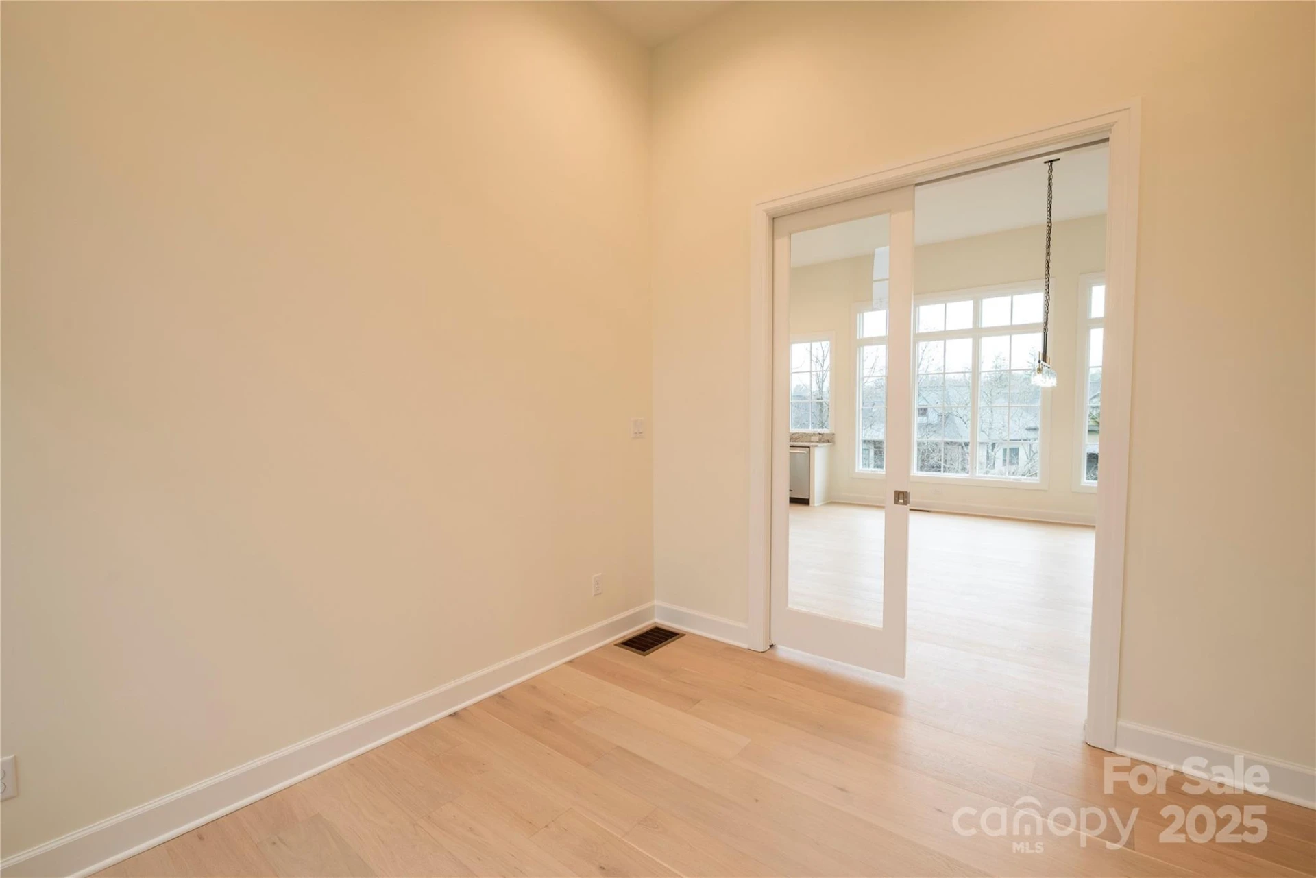 15 Evian Court - Photo 12