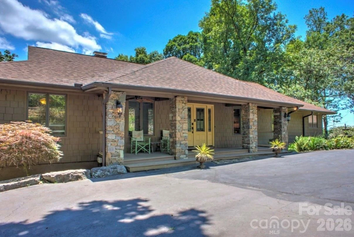 300 Roberts Drive - Photo 2