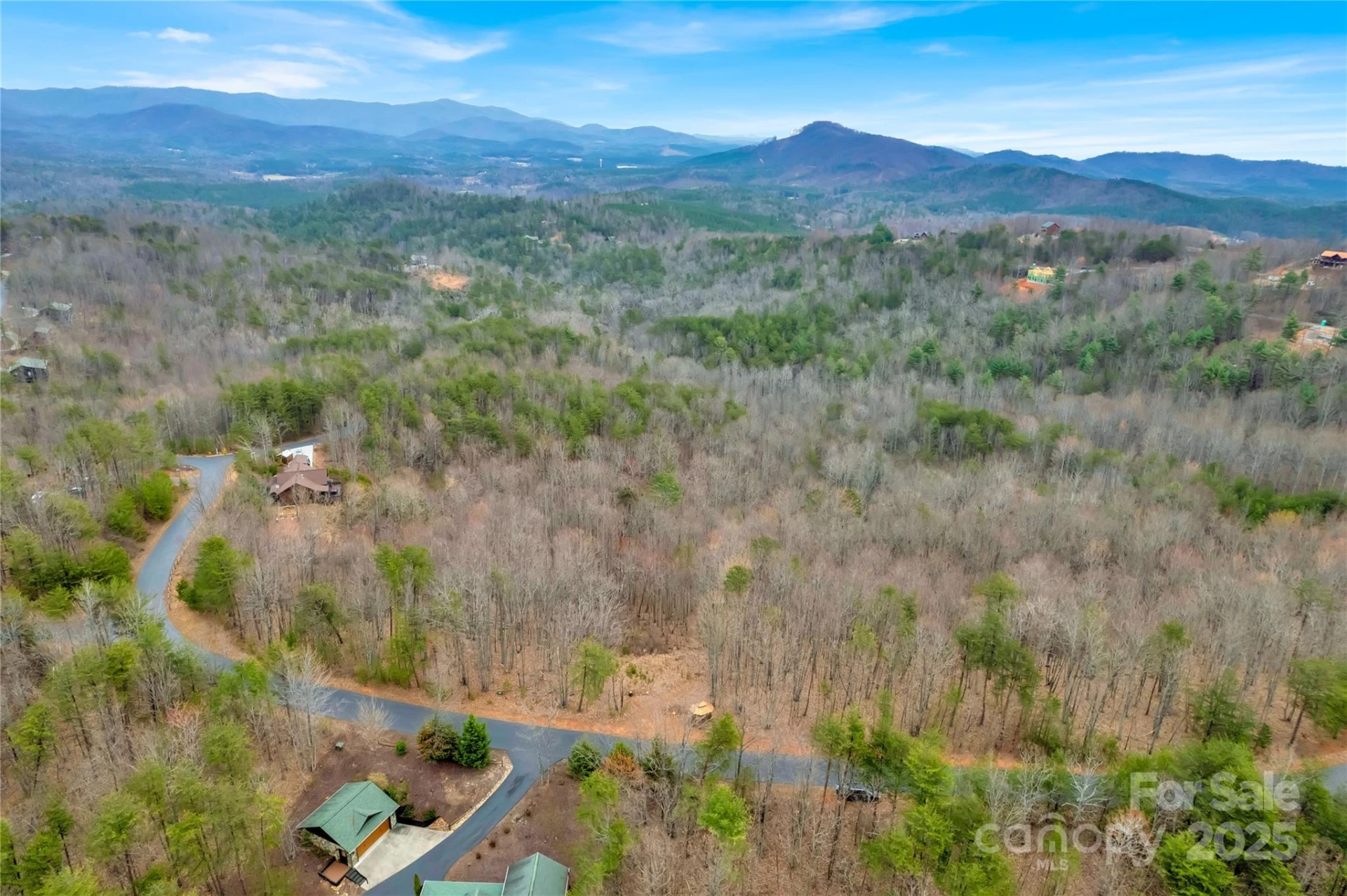 384 Woodgate Drive - Photo 3