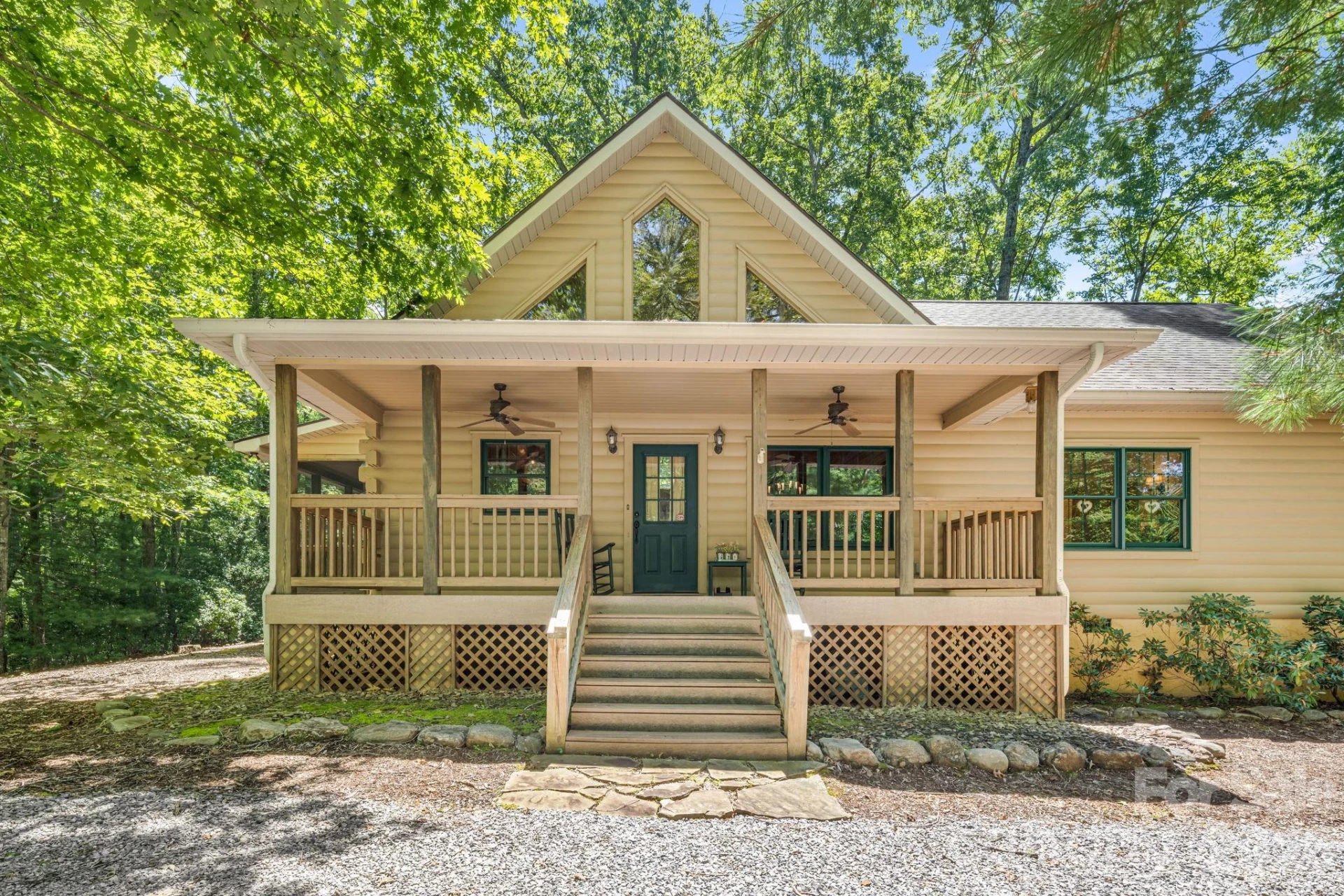 240 Ravenswood Drive - Photo 2
