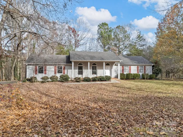383 Woody Circle