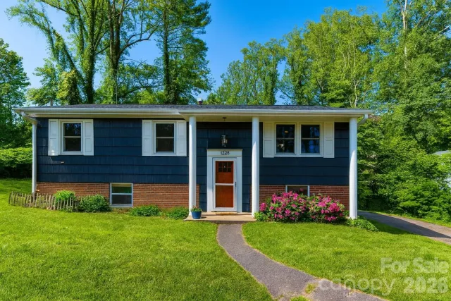 1226 Pinebrook Circle