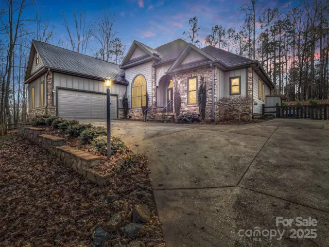 351 E Rambling Creek