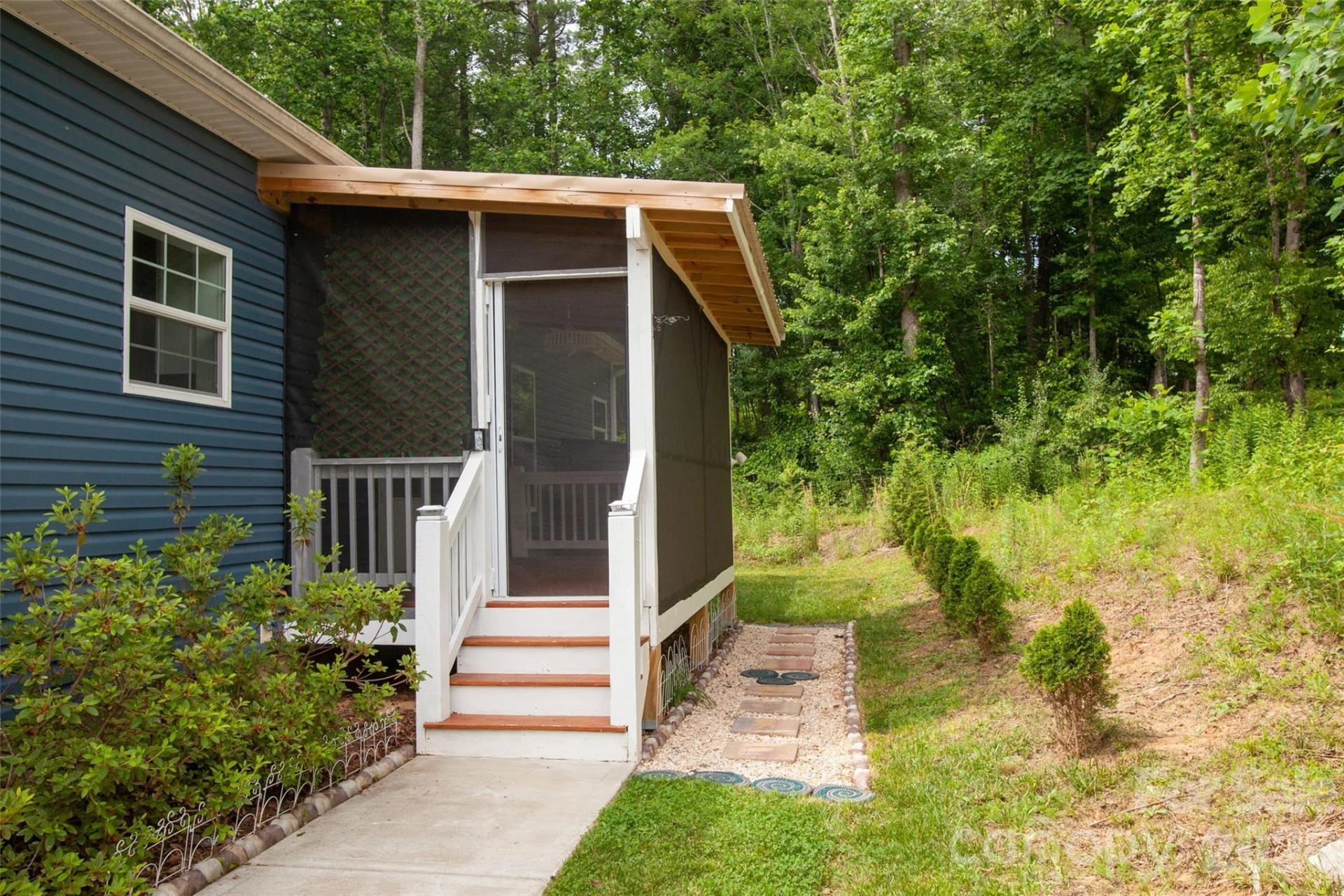 83 Moss Hill Drive - Photo 32