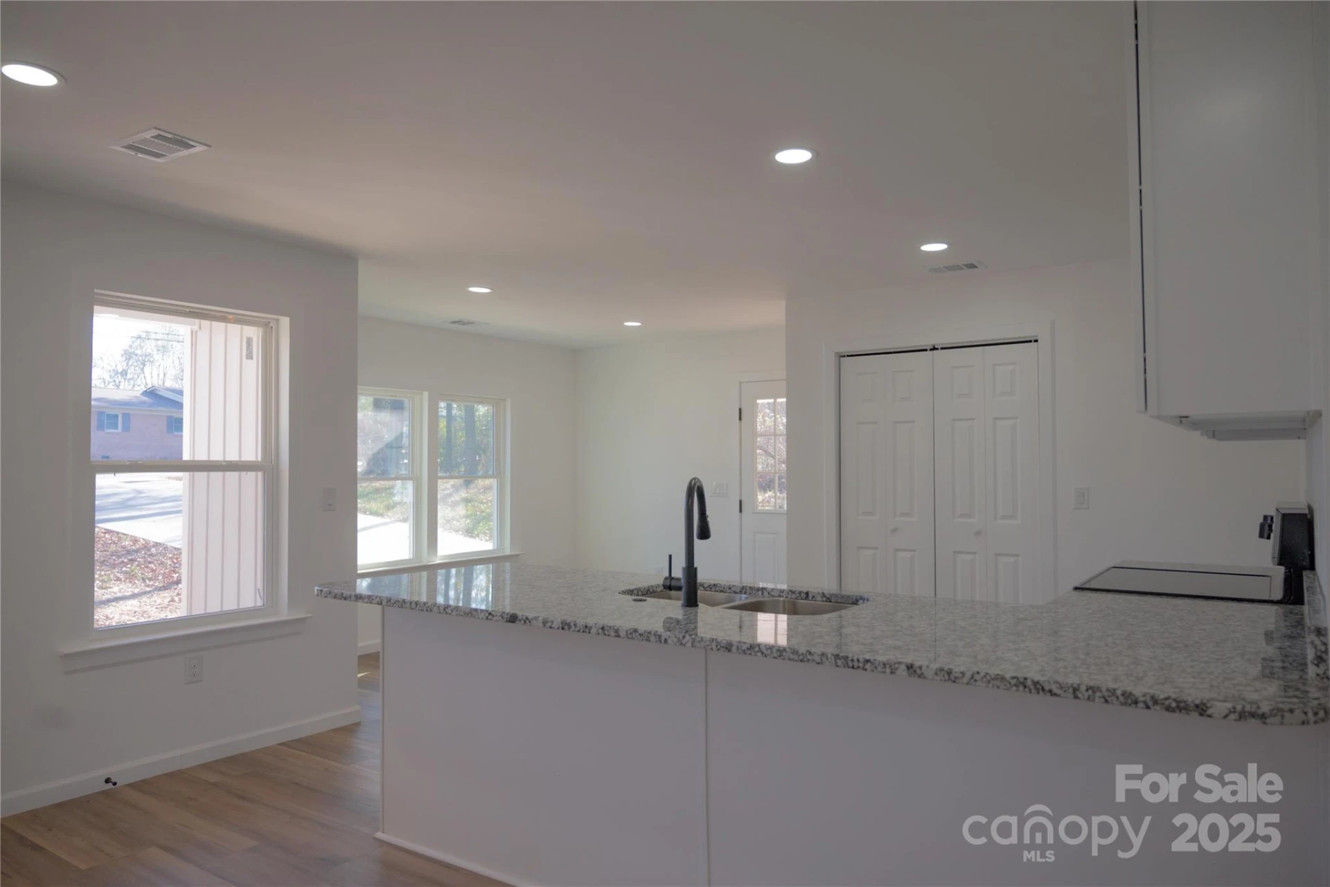 213 Mountain View Street - Photo 11