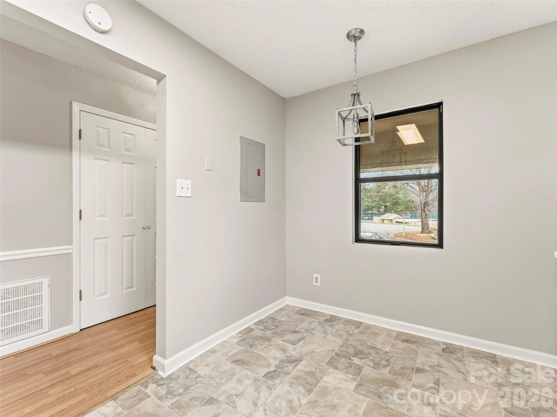 102 Abbey Circle - Photo 3