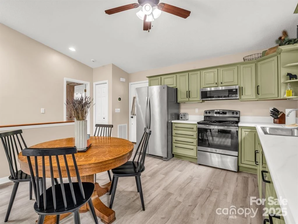119 Celestial Way - Photo 4