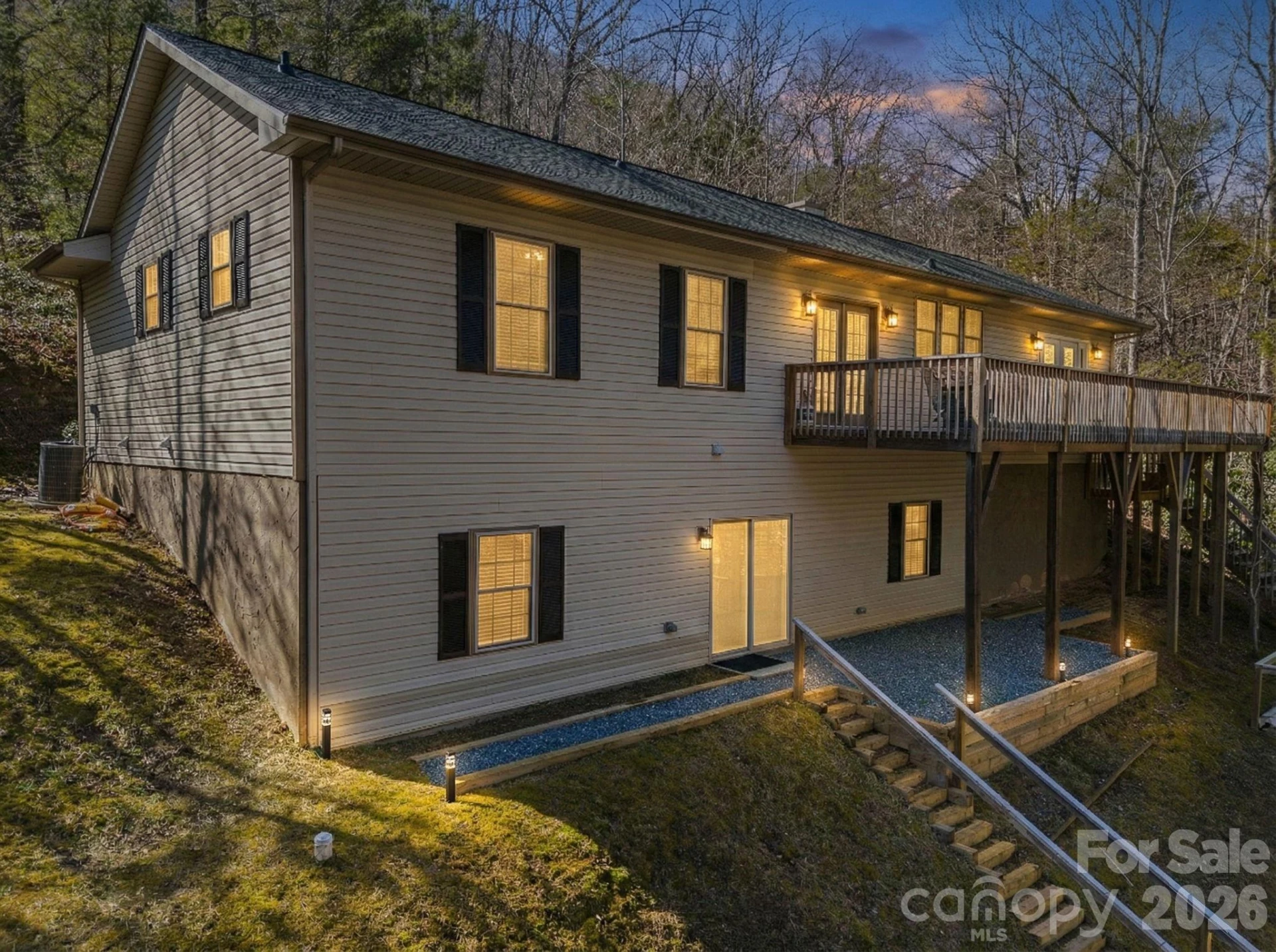 137 Weaver Court - Photo 2