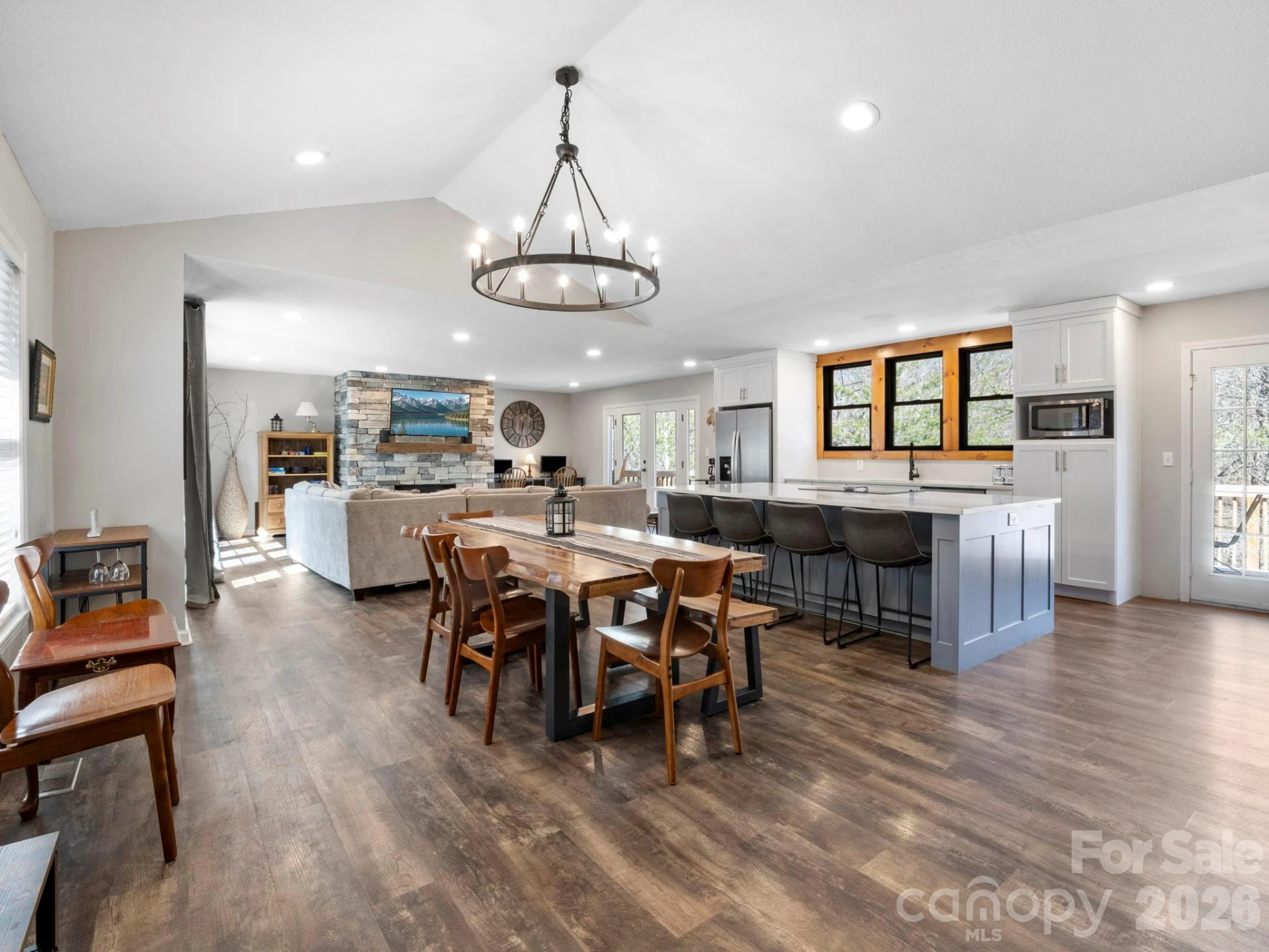 137 Weaver Court - Photo 5