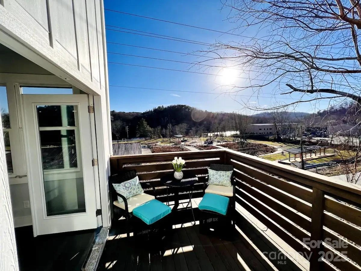 1057 Riverside Drive - Photo 2