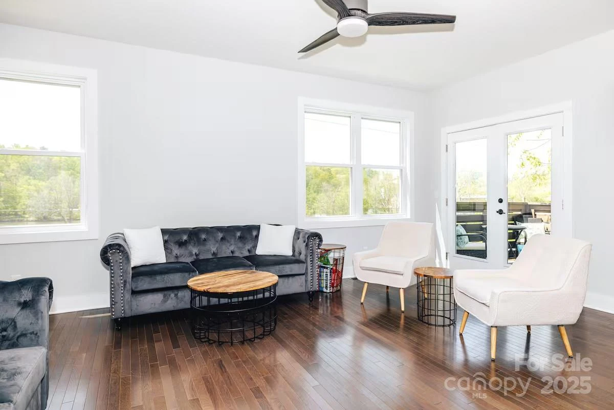 1057 Riverside Drive - Photo 4
