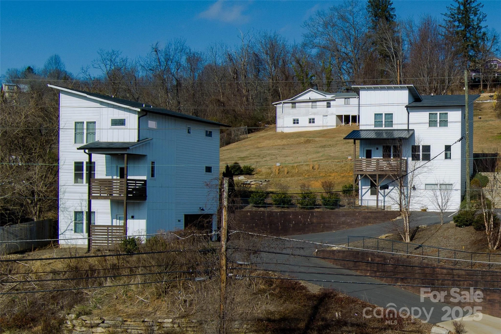 1061 Riverside Drive - Photo 3