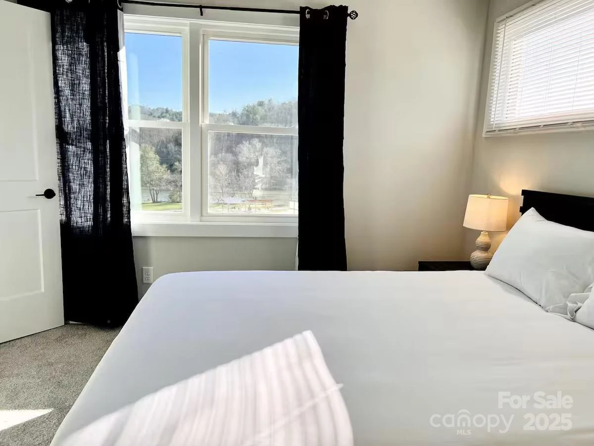 1061 Riverside Drive - Photo 22