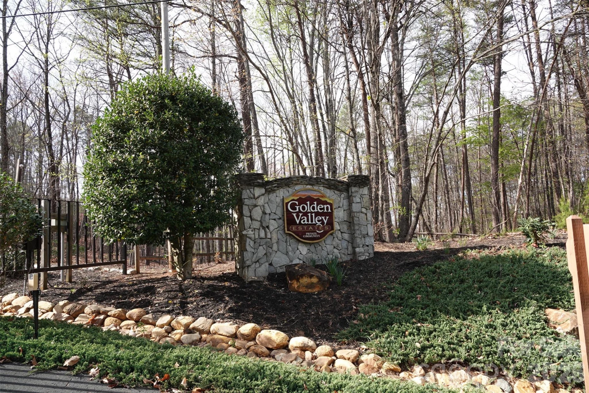 100 Sunset Drive - Photo 2
