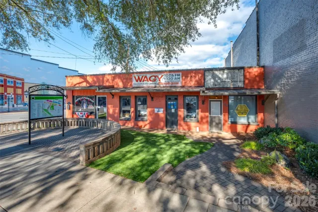 155/157 E Main Street